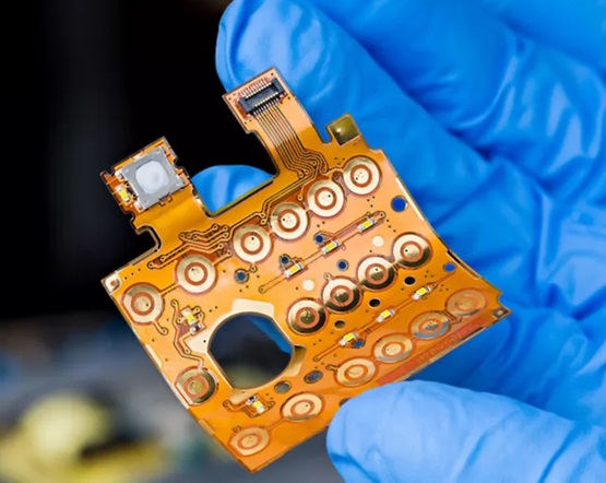 Choosing the Right Flexible PCB Substrate for Advanced Wearable and Foldable Tech